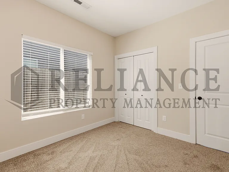 220 W May St — Photo 33