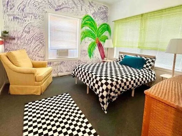 128 W Roberts Ave
