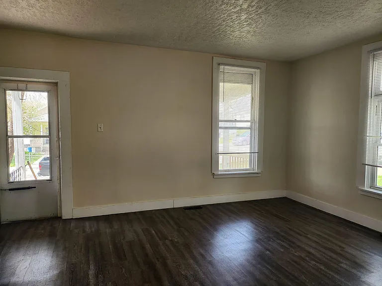 1049 S 22nd St — Photo 3