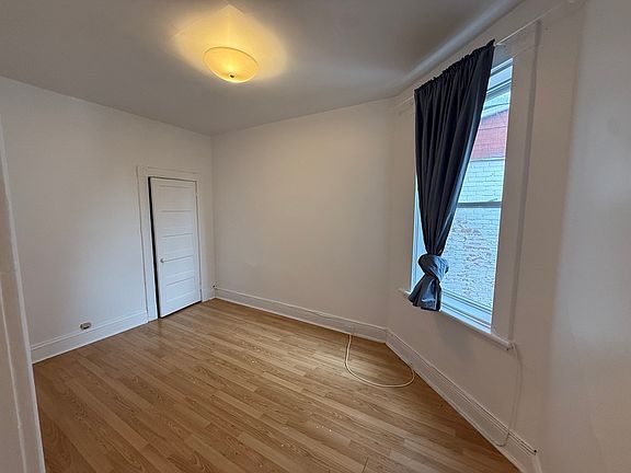3rd image of 2-89 Charlotte St #91