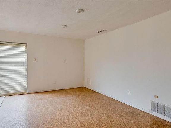 4th image of 4205 Wilshire Blvd