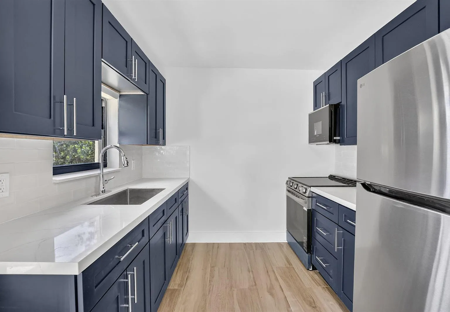 3 bed, 1200 sqft, $3,550 — Photo 2