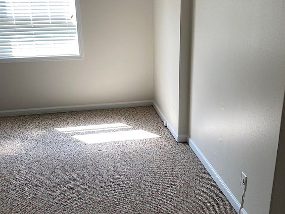 5th image of 1206 Bristol Dr APT 102