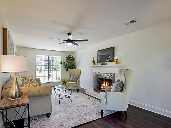 4th image of 7802 S View Ln