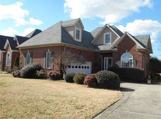 212 Lakepoint Dr, Gadsden, AL 35901