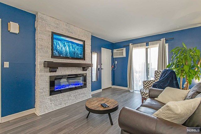 1st image of 54 Park Ave APT 20