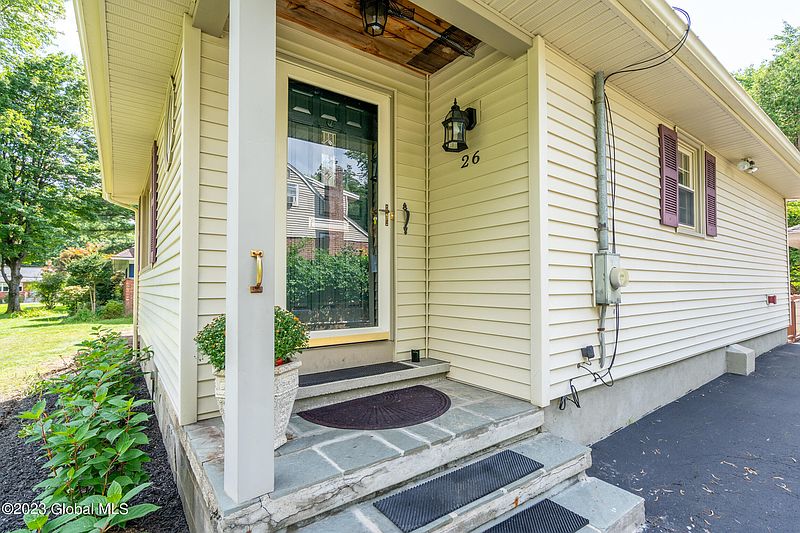 4th image of 26 Charles Boulevard