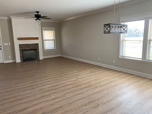 3rd image of 347 Clear Creek Dr