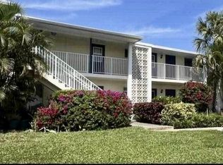 813 Hummingbird Way APT 8A, North Palm Beach, FL 33408