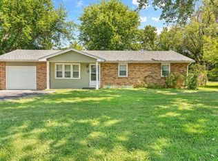 1904 S Village Lane, Bolivar, MO 65613