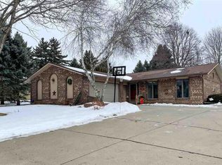 374 12th Ave NE, Sioux Center, IA 51250