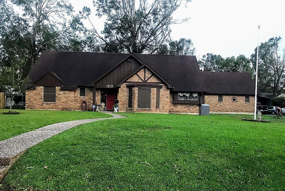 2nd image of 1919 Rein Ave