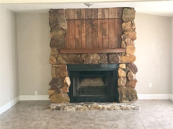 3rd image of 3001 Gardenia Dr