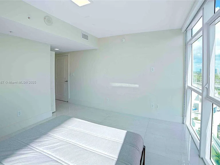 Sunny Isles Blvd — Photo 26