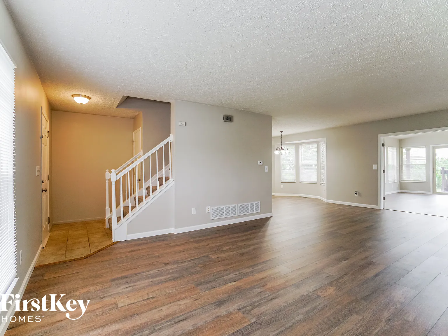 3 bed, 1.5 bath, 1754 sqft, $2,560 — Photo 3