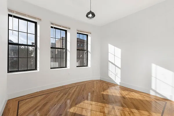 Rented by EXR | media 8