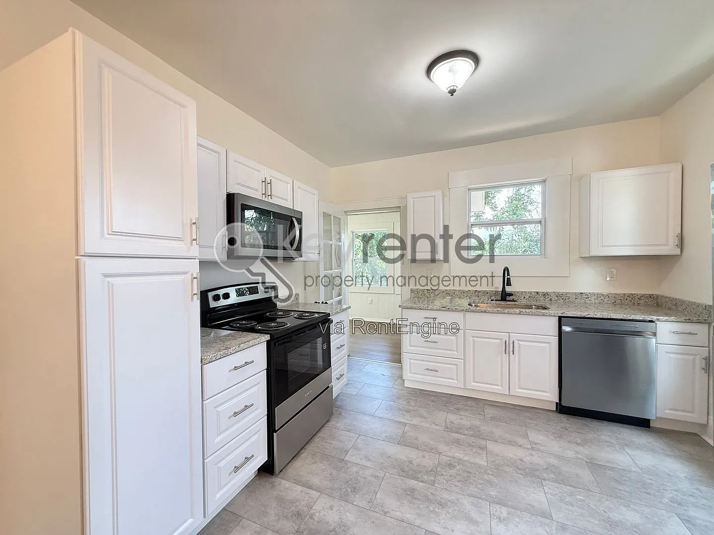 2 bed, 1.0 bath, 1200 sqft, $1,650 — Photo 2