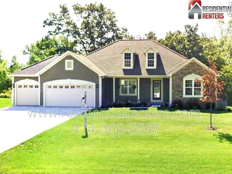 N77W22925 S Coldwater Cir — Photo 1
