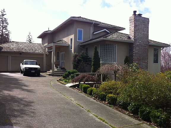 3 Car Garage, Long driveway