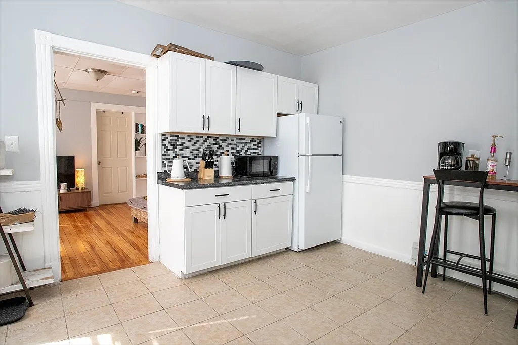 1 bed, 925 sqft, $1,690 — Photo 2