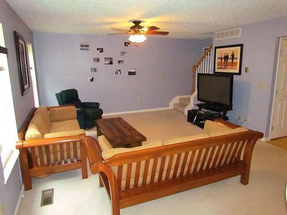 4th image of 1105 Spruce Ln