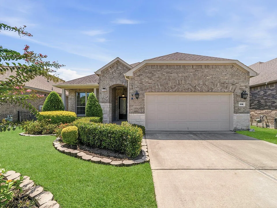 316 Connemara Dr