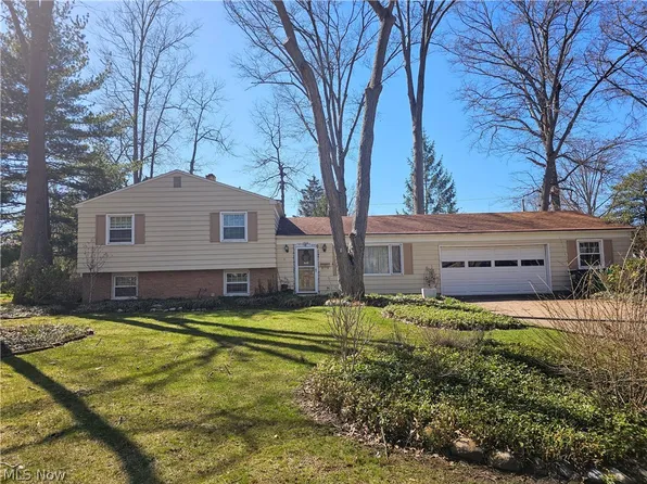 214 Cherry Ln, Avon Lake, OH 44012