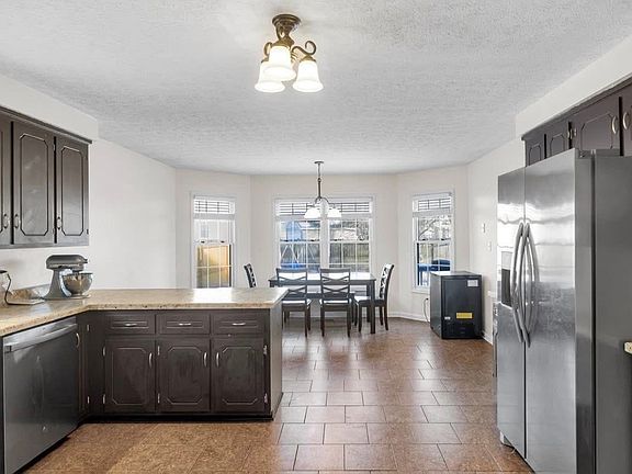 3rd image of 510 Ashbury Cir