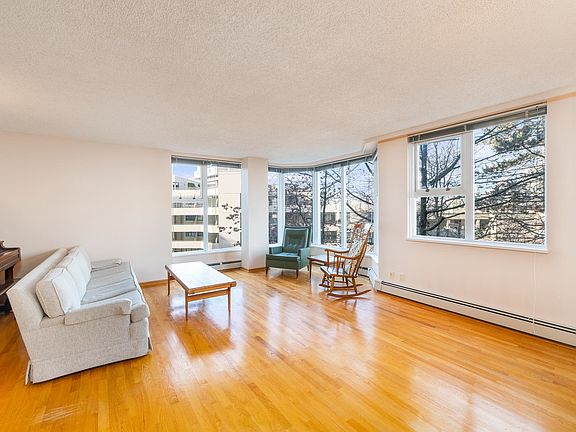 4th image of 522 Moberly Rd #404