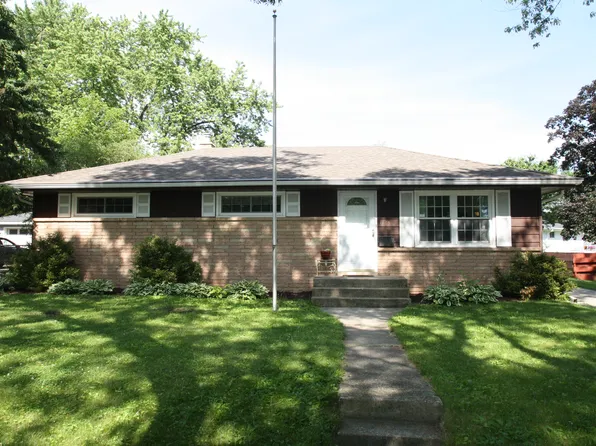 1123 N Bel Ayr Dr, Waukesha, WI 53188