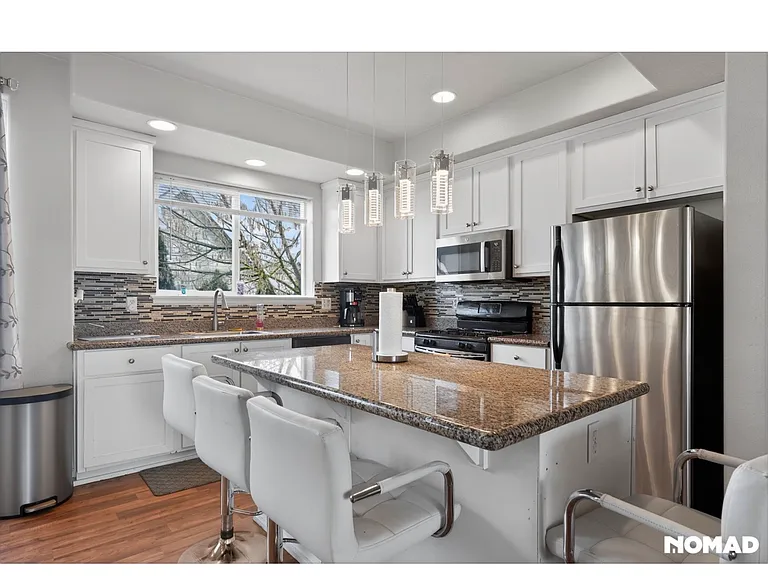 19129 Zoe Ln — Photo 15