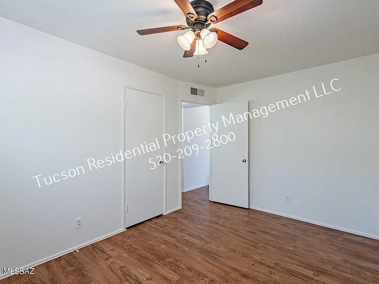 826 E Water St — Photo 32