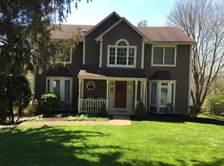 10136 Woodbury Dr, Wexford, PA 15090