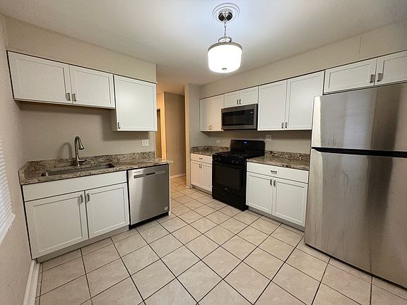5th image of 4864 Carol St #D
