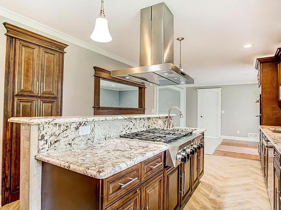 3rd image of 1506 Pemberton Dr