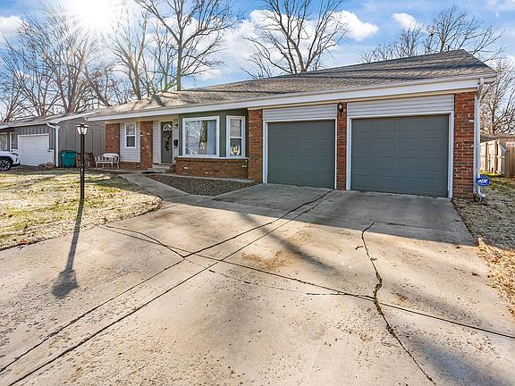 3rd image of 2463 S Westwood Avenue