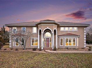 15555 S Moonlight Rd, Olathe, KS 66061