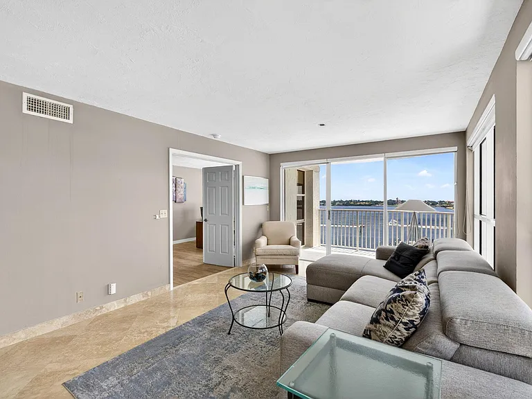 3901 S Flagler Dr #703 — Photo 11
