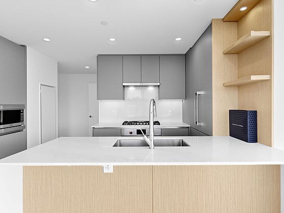 3rd image of 7977 Lansdowne Rd #407