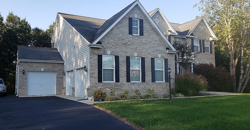 2nd image of 3790 Larkview Ct