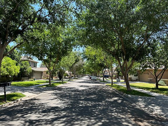 3rd image of 3623 E Linda Ln