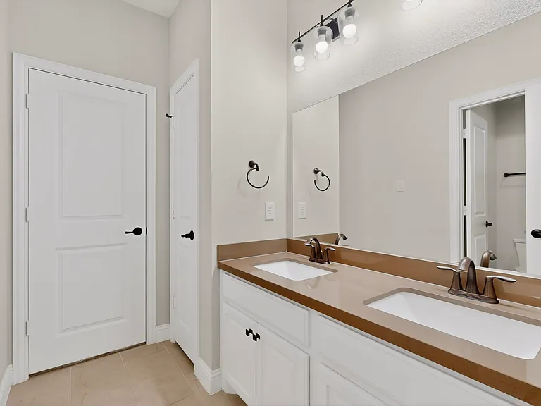 5901 The Esplanade Dr — Photo 37