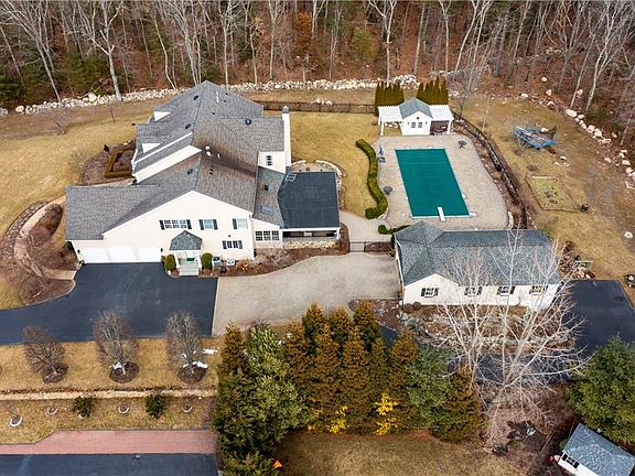 4th image of 5 Lenihan Ln
