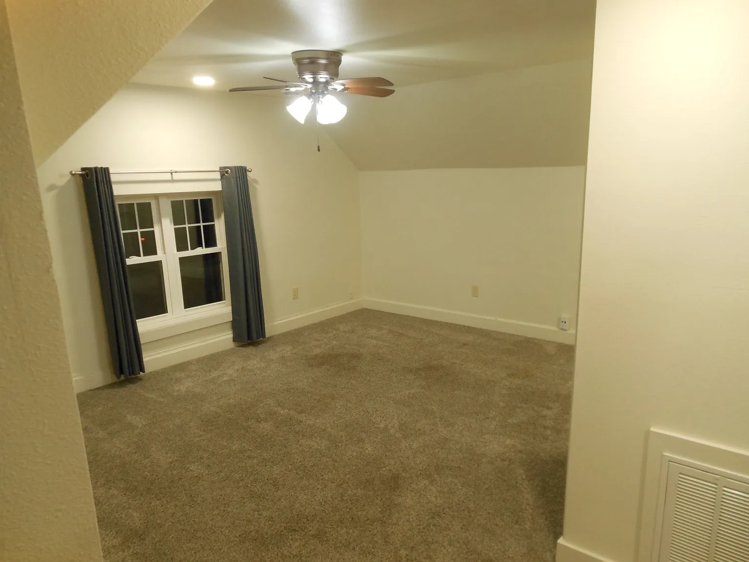 2 bed, 800 sqft, $1,100 — Photo 2