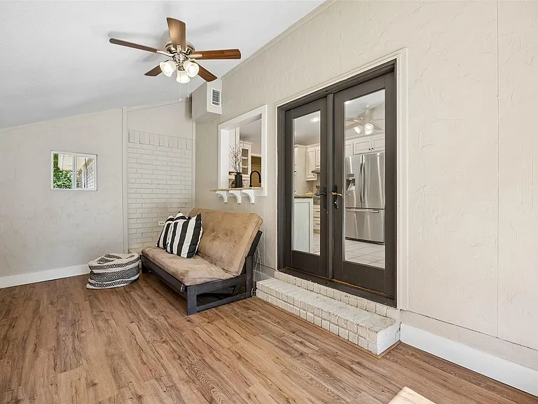1203 Oakwood Trl — Photo 19