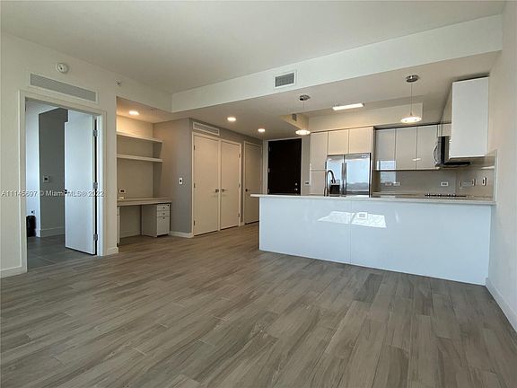 2nd image of 999 SW 1st Ave APT 1913