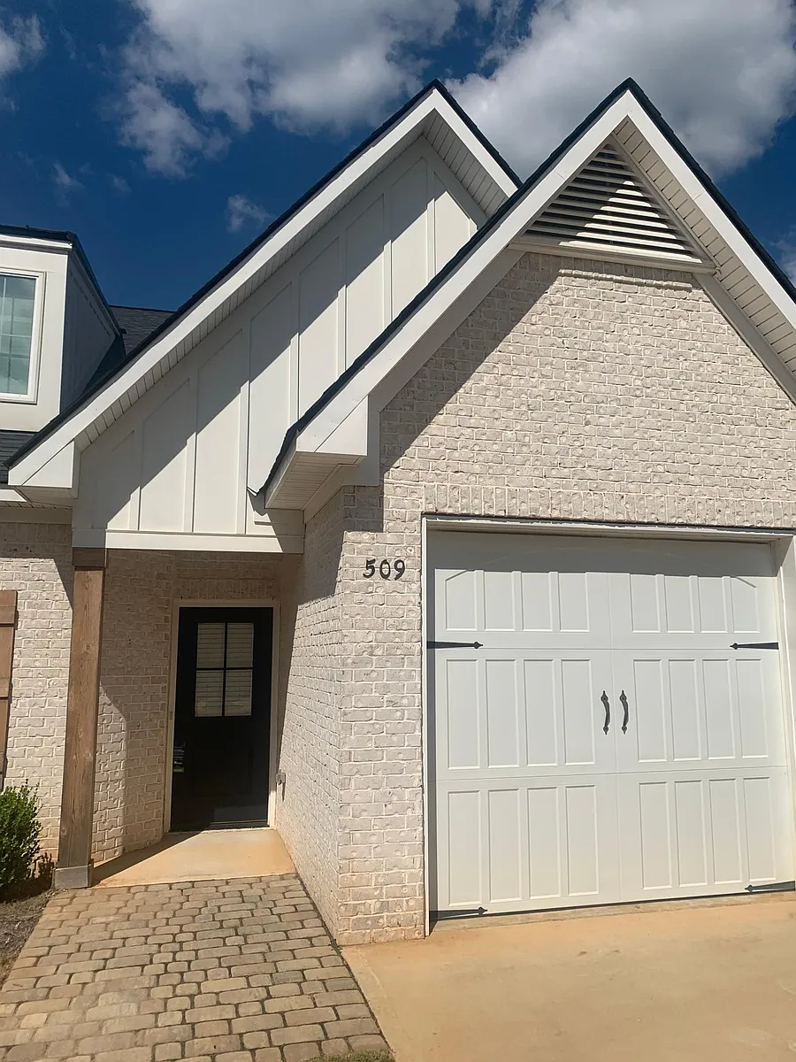 Building Photo - 509 Cloverdale Dr