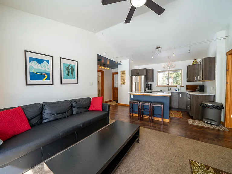 410 Bobcat Ln — Photo 4