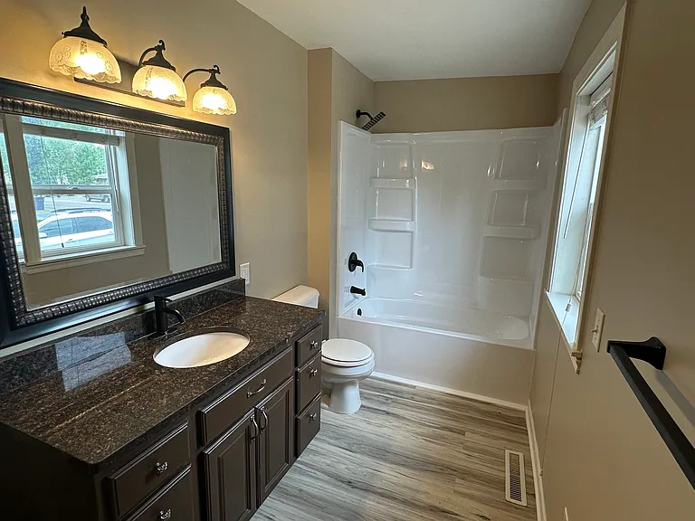 718 Milton Ave — Photo 18