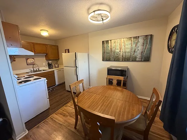 3812 Country Club Rd #E — Photo 6